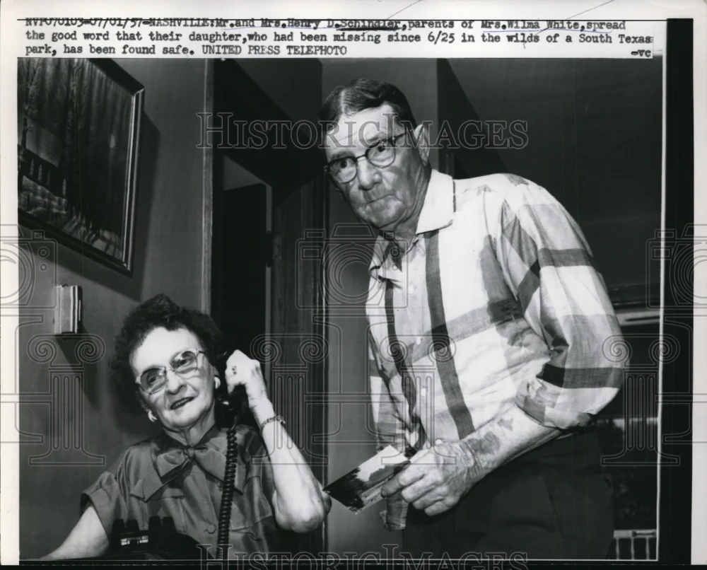 1957 Press Photo Mr & Mrs Henry D Schiindler Share Good Word That Daughter Found