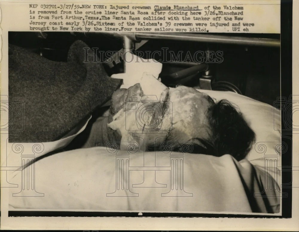 1959 Press Photo Claude Blanchard removed from the cruise liner Santa Rosa
