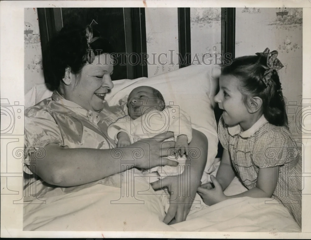 1944 Press Photo New Born Rudolph Muck Weighted 17 1/2 Pounds at Birth