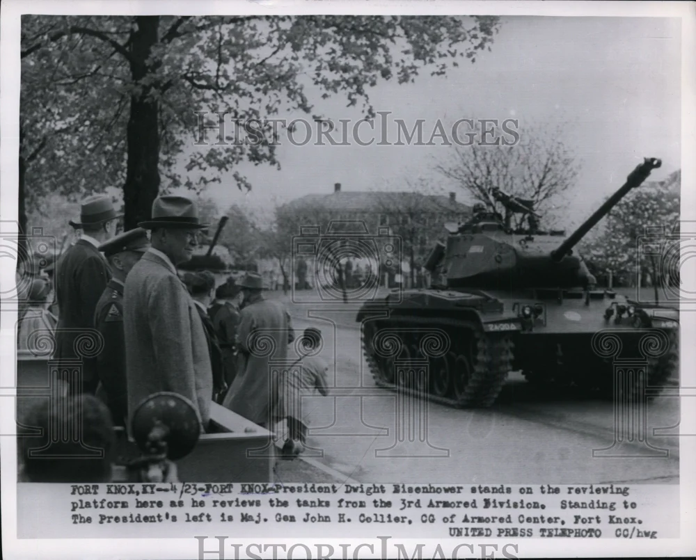 1954 Press Photo Dwight Eisenhower Reviewing Tanks, Fort Knox - nef37334