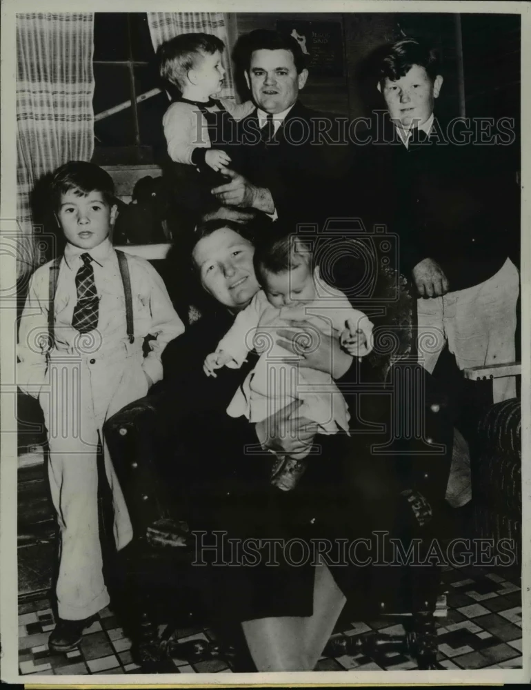 1941 Press Photo Fred F. Edwards Feed from Jail After Citizen's Arrest Ruling