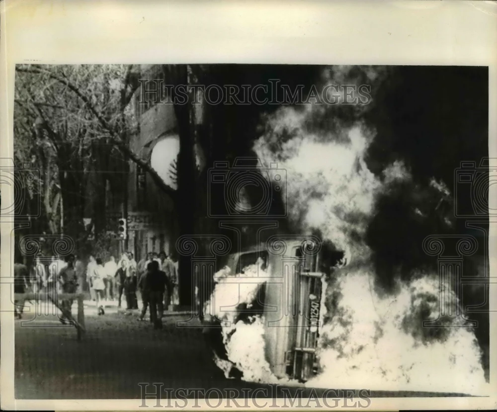 1972 Press Photo Car on Fire During Riot, Mendoza, Argentina - nef40516