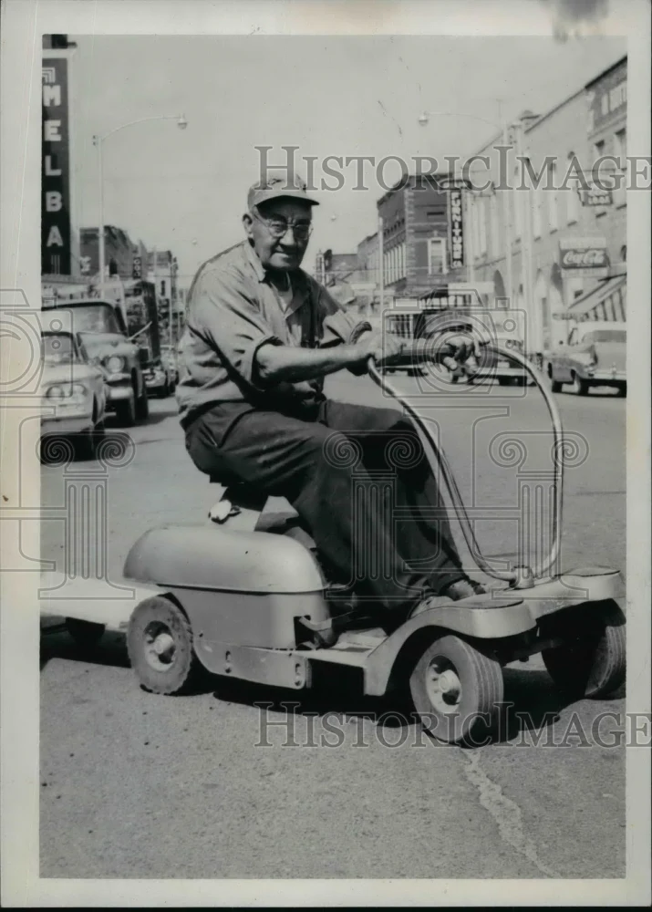 1961 Press Photo Sherman Gill used lawn mower for transportation - nef40806