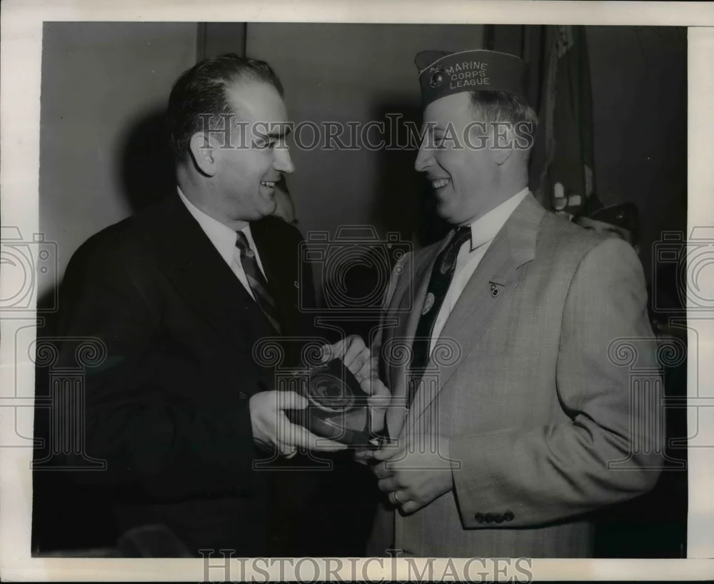 1950 Press Photo Joseph R. McCarthy Given Marine Corps League Award, New Jersey