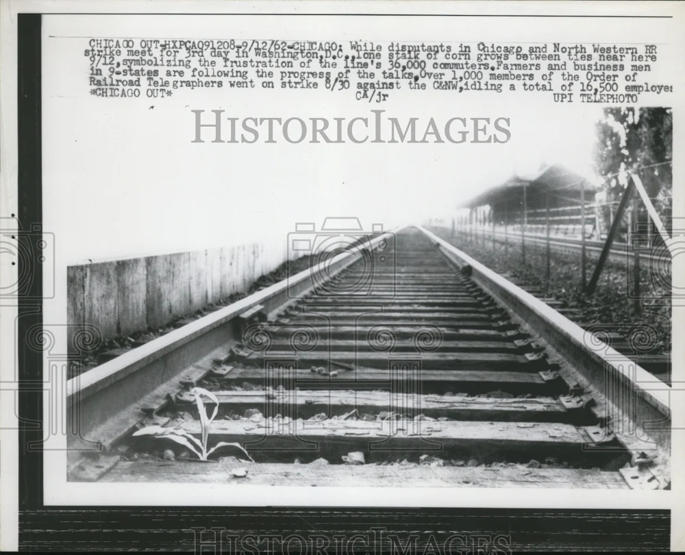 1962 Press Photo Chicago Railroads Deserted during Railway Disputes - nef43231