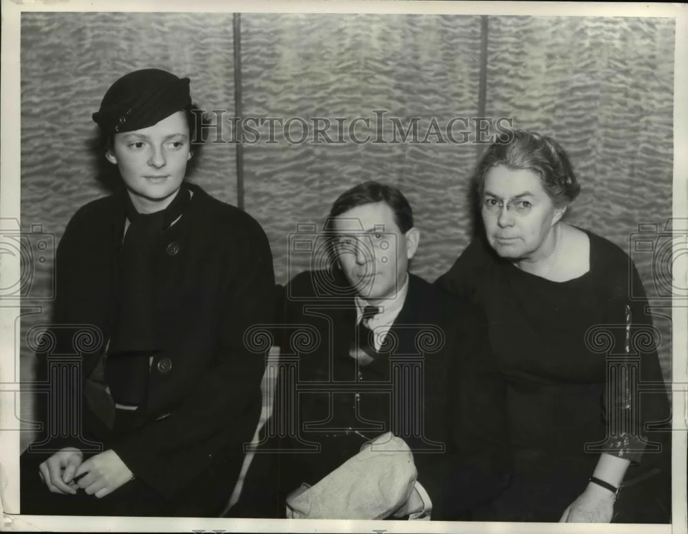 1935 Press Photo Ms Taft and Dr & Mrs William Semple All of Cincinatti