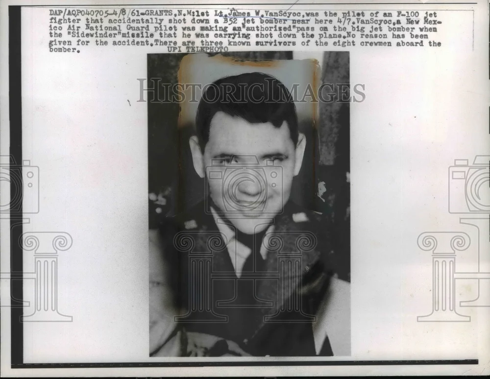 1961 Press Photo Lieutenant James W. Van Scyoc - nef44827