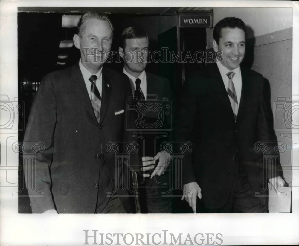 1970 Press Photo FBI Agents Leaving Extradition Hearing for Yablonski Murderers