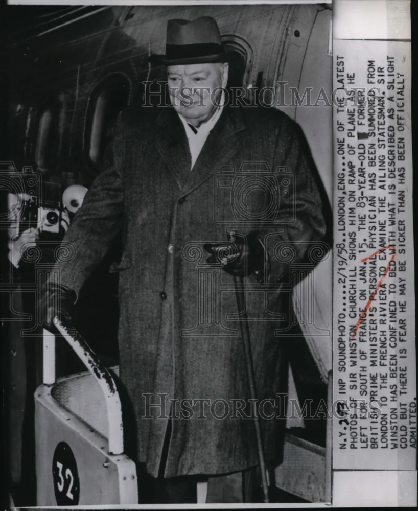 1958 Press Photo Churchill on ramp of plane as he left for south of France