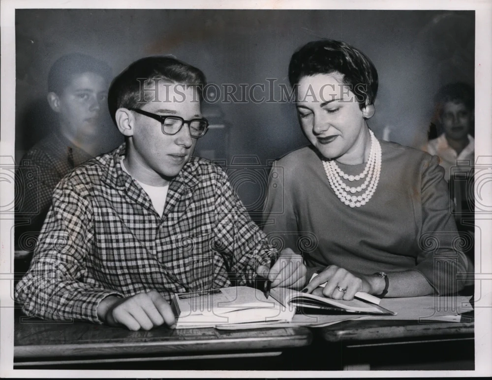 1959 Press Photo Lesile Jarus, Mrs. Charles H. Hesseman at Parma Jr. High School