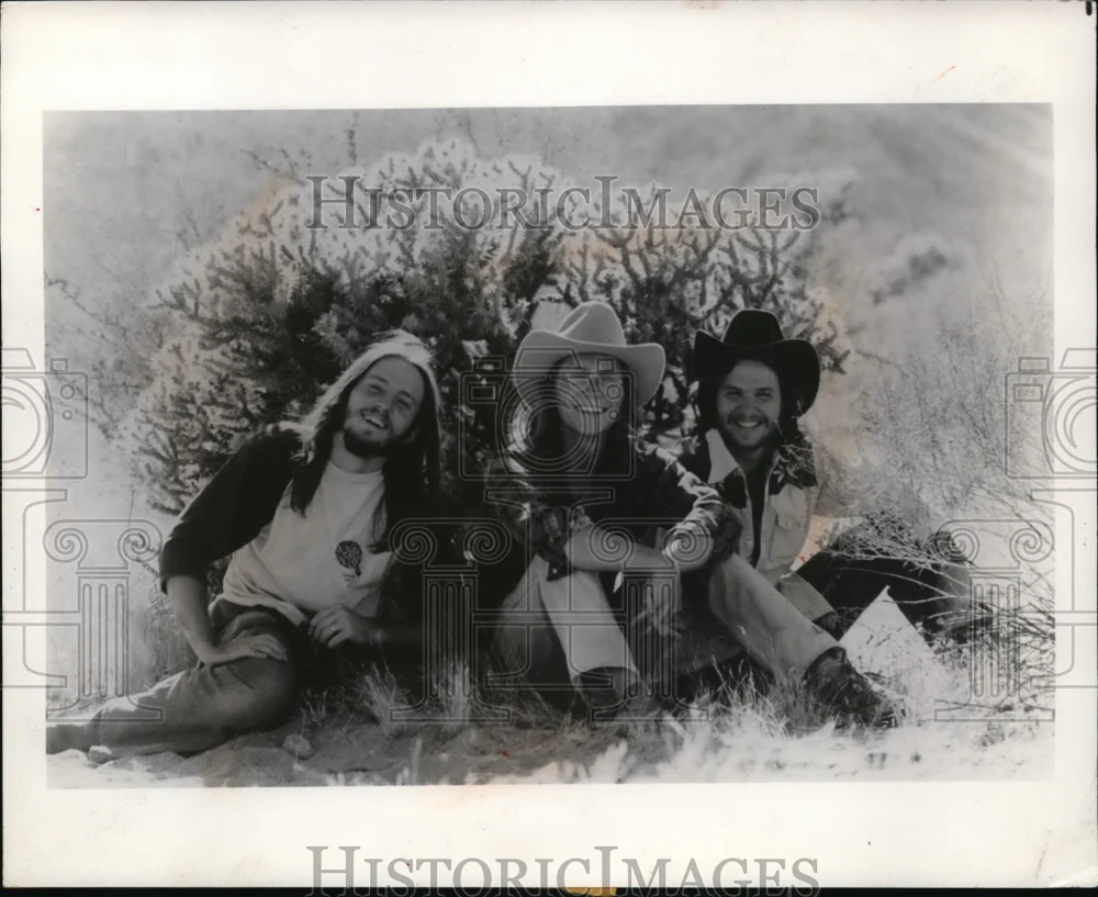Press Photo Unknown Group of Guys - nef48521