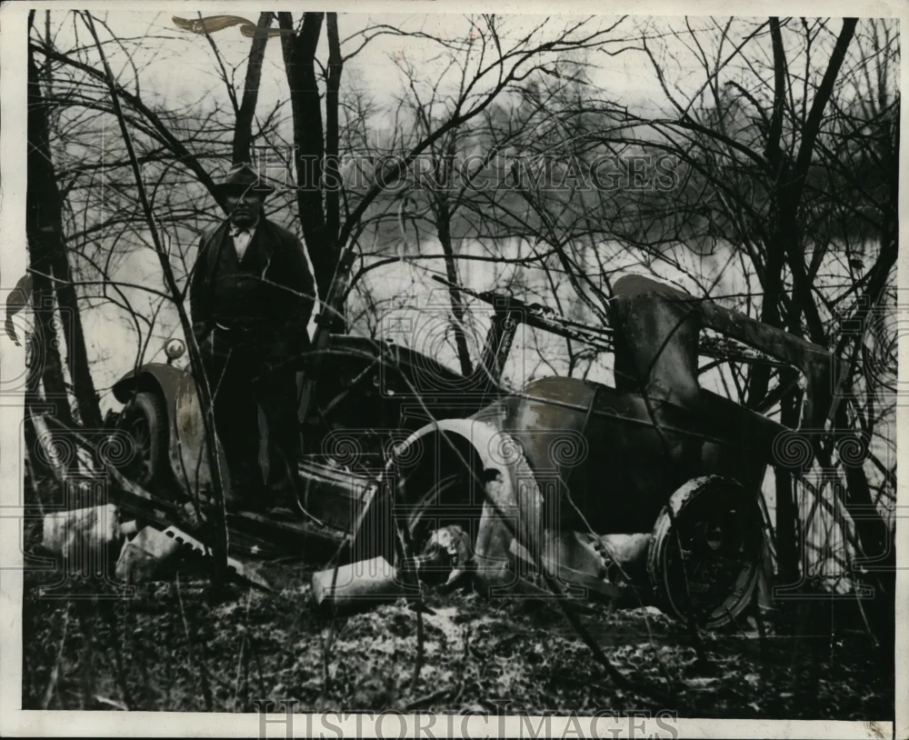 Press Photo Burned Car of Ernest Watzl Along Schuylkill River, Pennsylvania