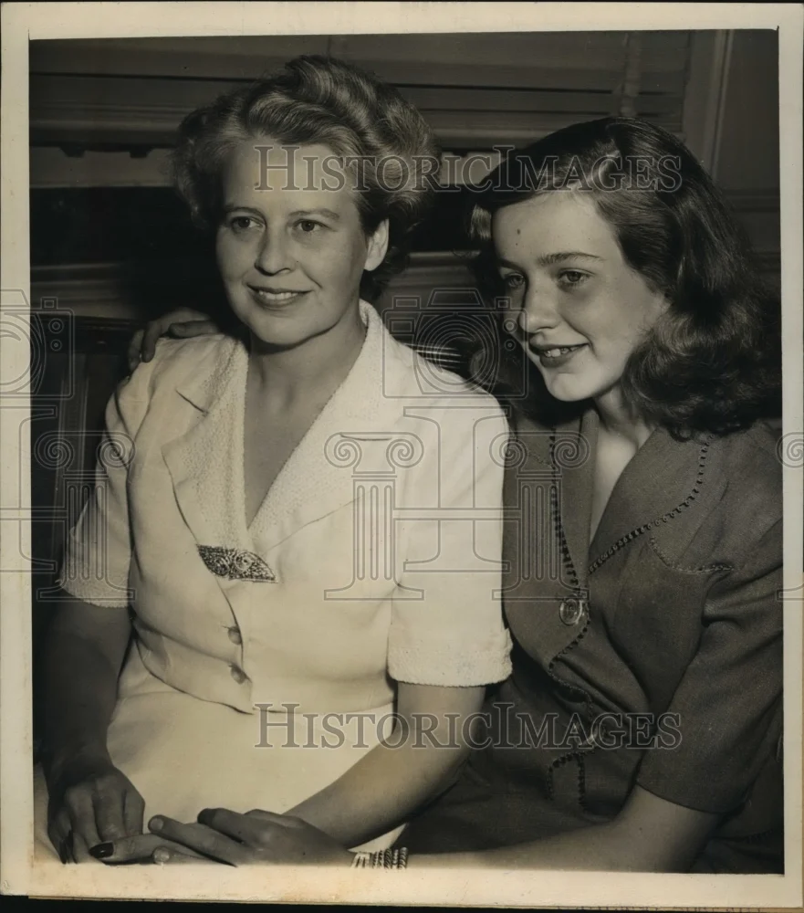 1944 Press Photo Mrs. Robert Hannegan, daughter Patricia come from St. Louis