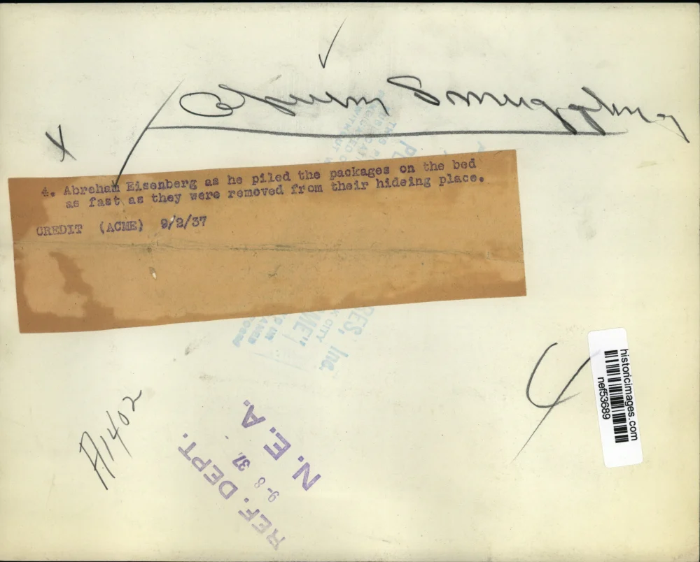 1937 Press Photo Abraham Eisenberg Piled Packages as Fast as They Were Removed - Image 2