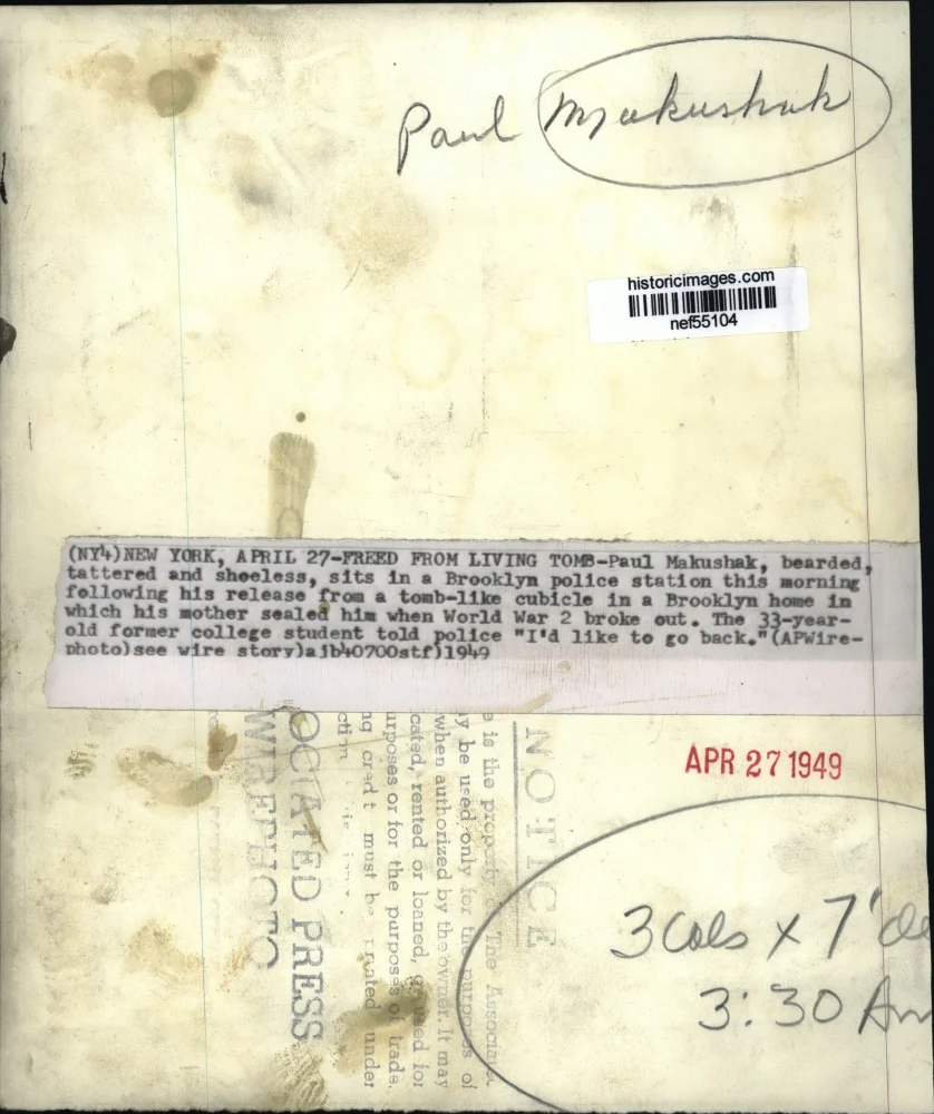 1949 Press Photo Paul Mahushak freed from a Living tomb Cubicle in Brooklyn Home - Image 2