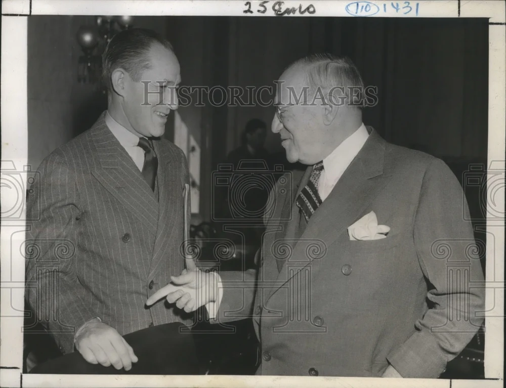 1944 Press Photo Marriner S. Eccles discusses the legislation with Robert Wagner