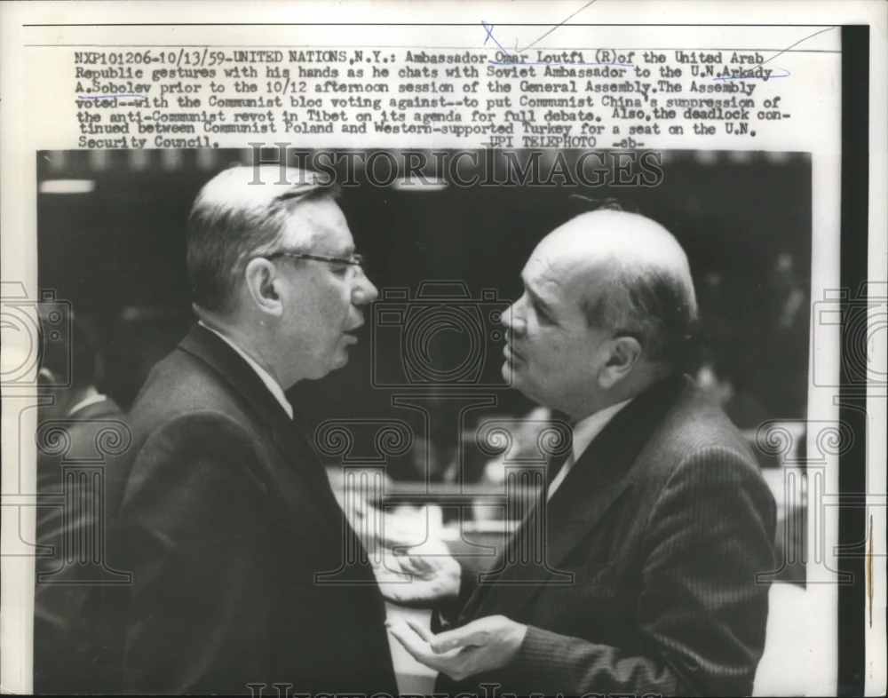 1959 Press Photo Omar Loutfi chats with Arkady A. Sobolev - nef59123