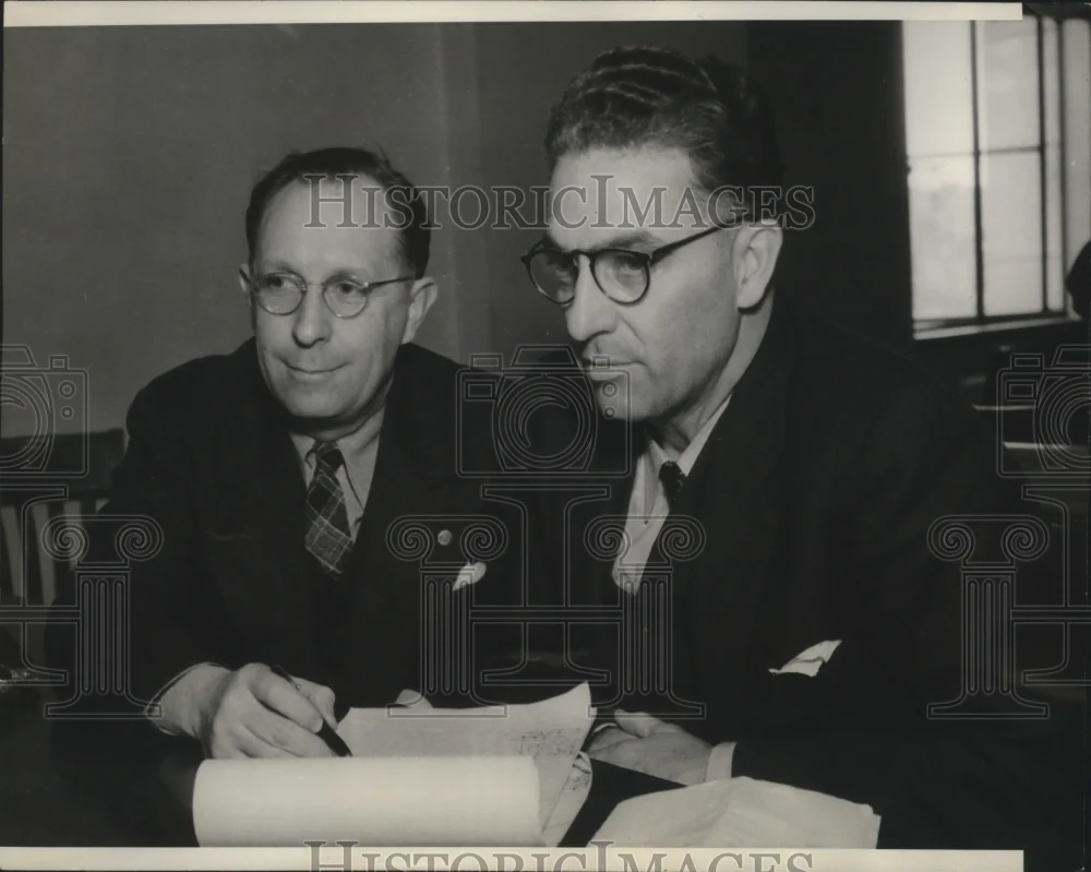 1937 Press Photo Glen M. DeVore being questioned with attorney, Leslie A. Cleary