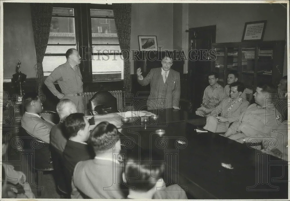 1950 Press Photo Taylor Spink In Tokyo with Gen William Marfvot - nef63481