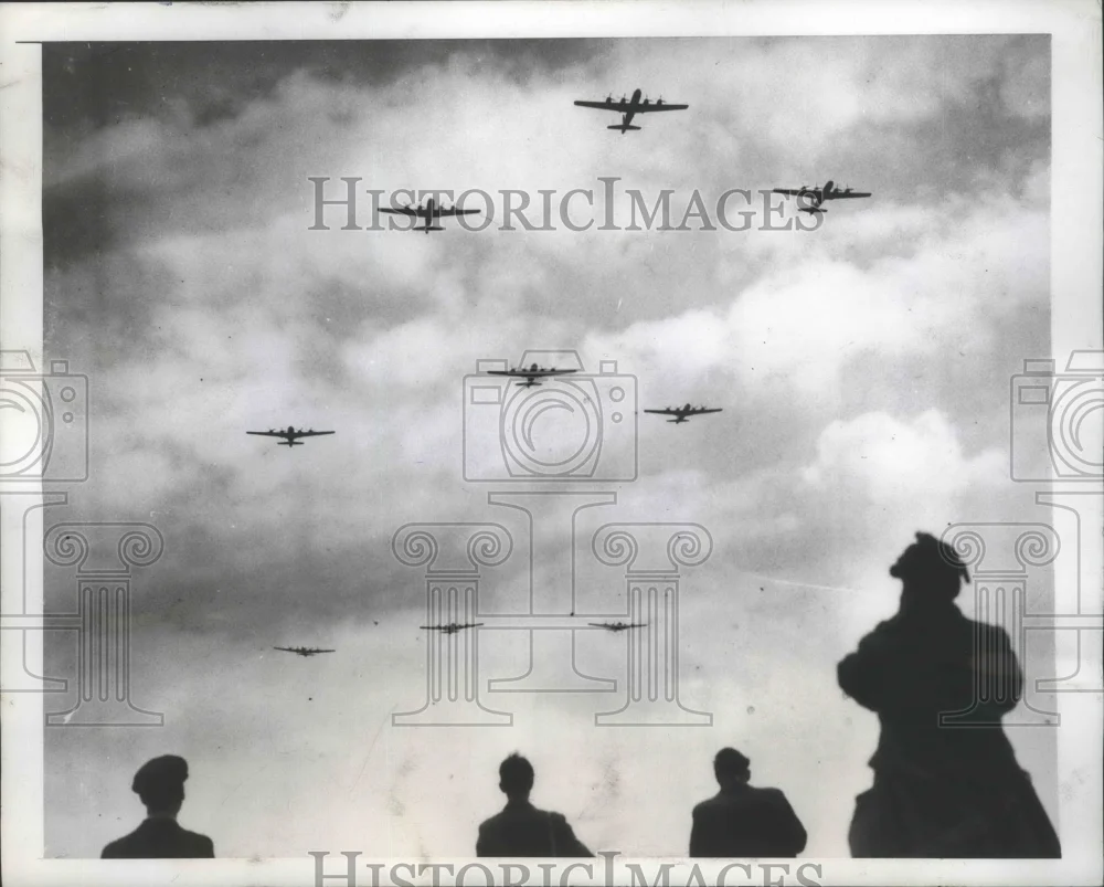 1947 Press Photo Nine U.S. Superforts Over Norfolk on Goodwill Visit to England
