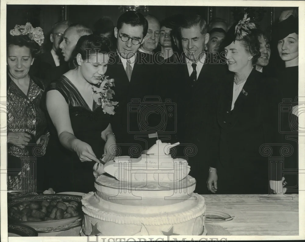 1943 Press Photo Russian revolution 26th anniversary at Embassy in DC