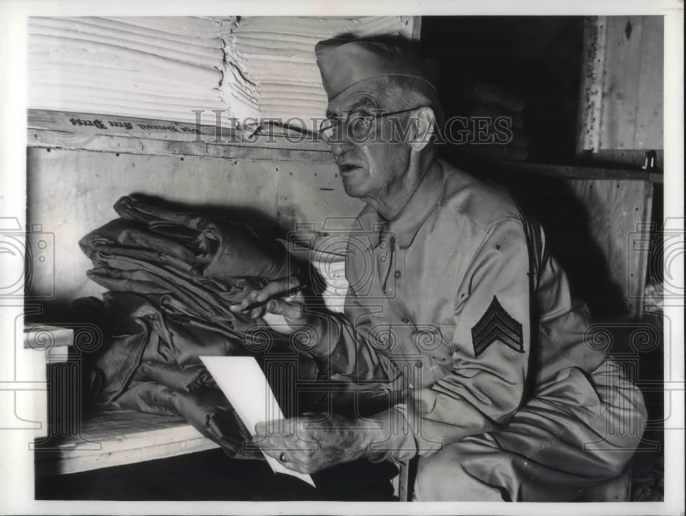 1941 Press Photo Amry's oldest reelisted Sgt J Westervelt, age 73, Detroit, Mich