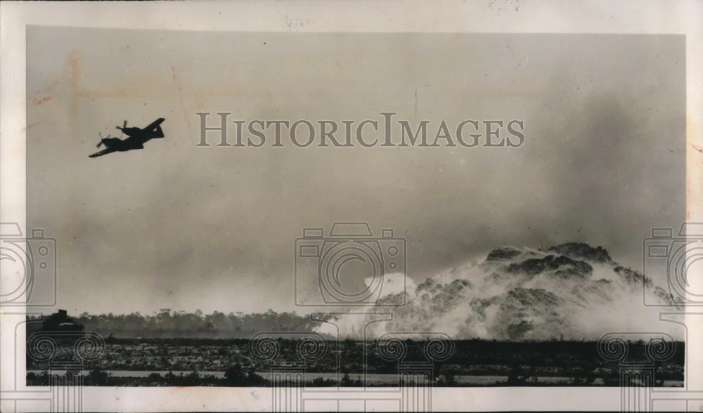 1947 Press Photo Ft Walton, Fla, P-82 bomber at practice at Eglin Field