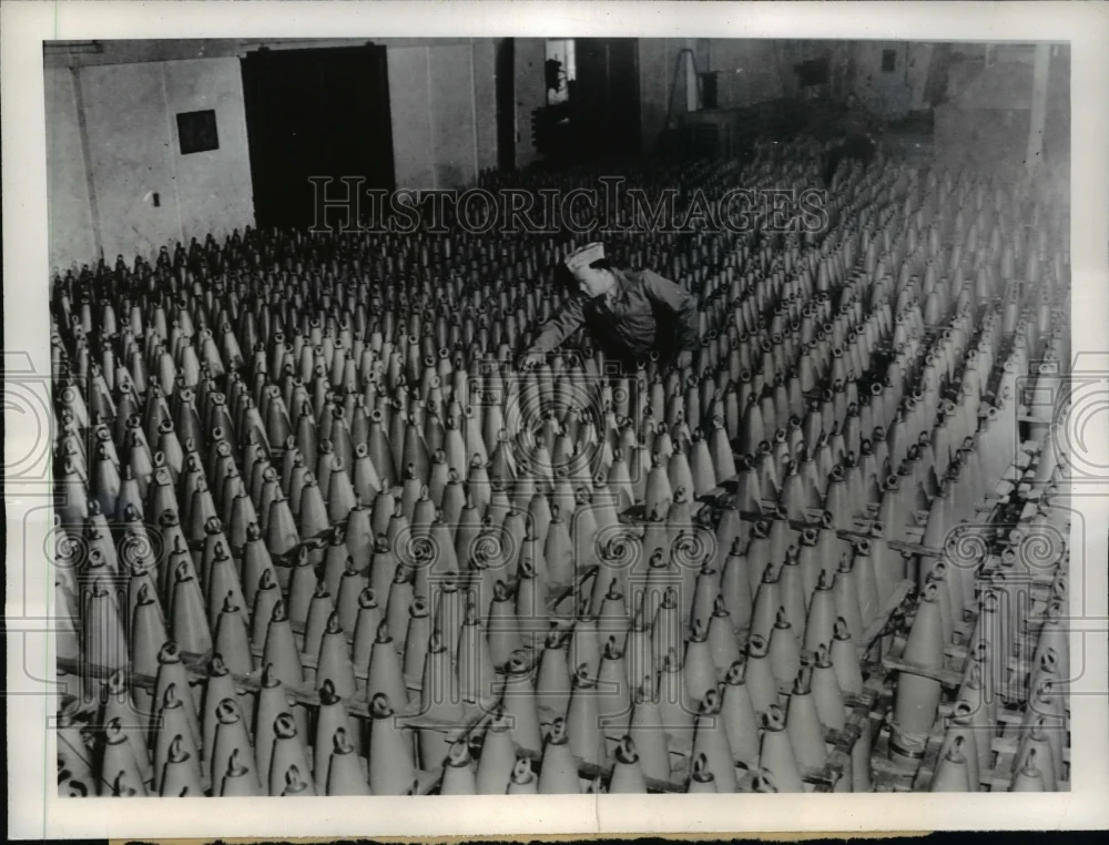 1943 Press Photo Gas shells to be used in chemical warefare - nem38970