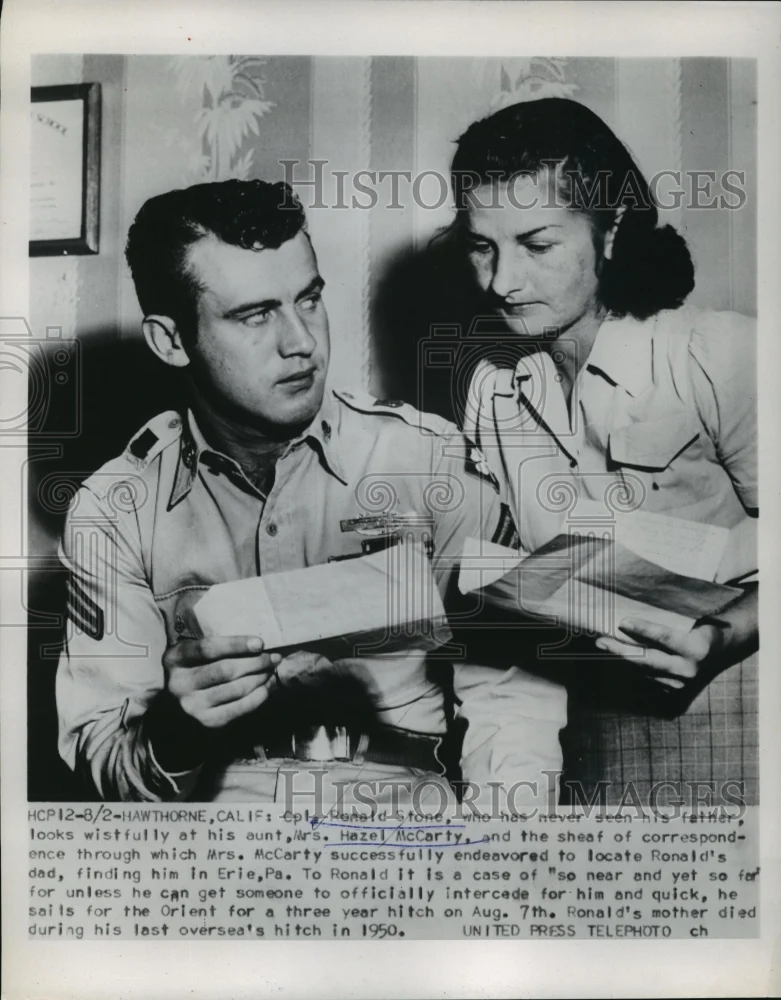 1953 Press Photo Ronald Stone looks at Hazel McCarty After She Finds His Dad