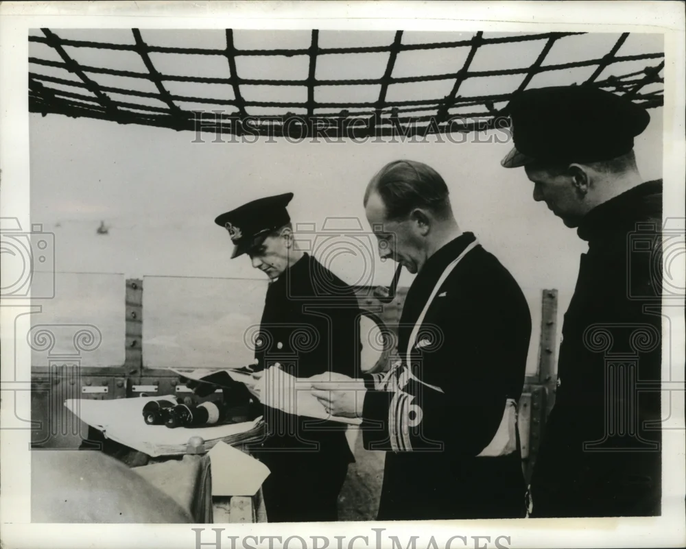 1941 Press Photo British Captain and his officers study their journey