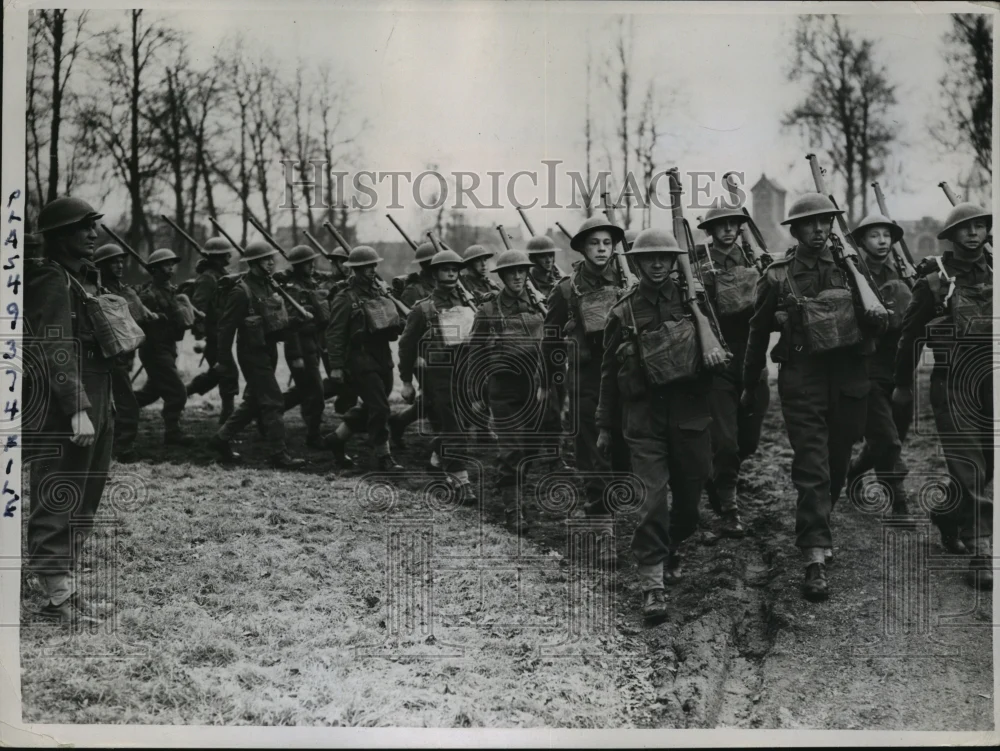 1940 Press Photo The East Yorks Regiment during morning training