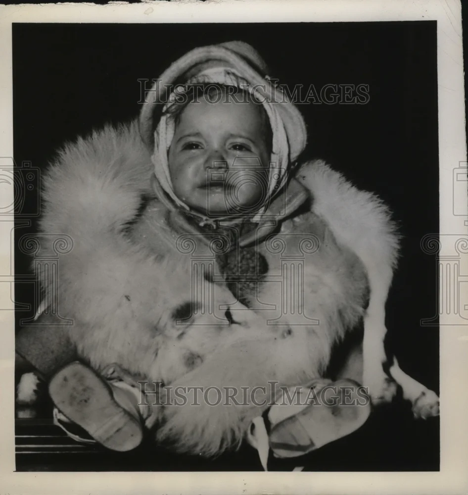 1948 Press Photo New York Peggy Johnson arrived at LaGuardia Field NYC