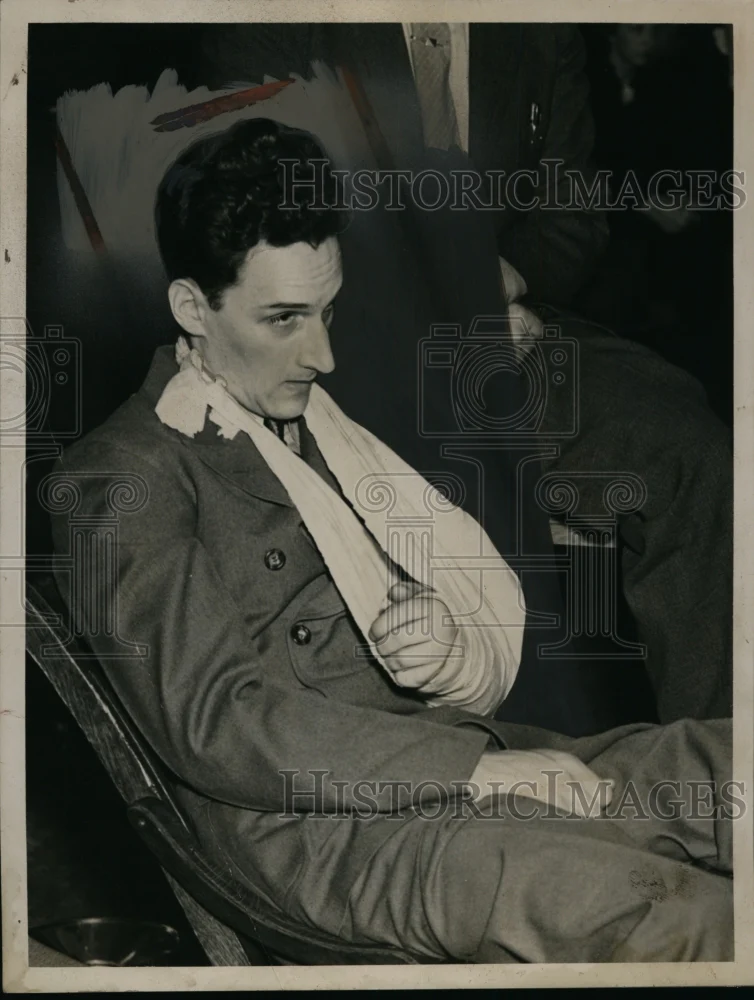 1937 Press Photo Robert Duhay with Broken Arm - neo02655