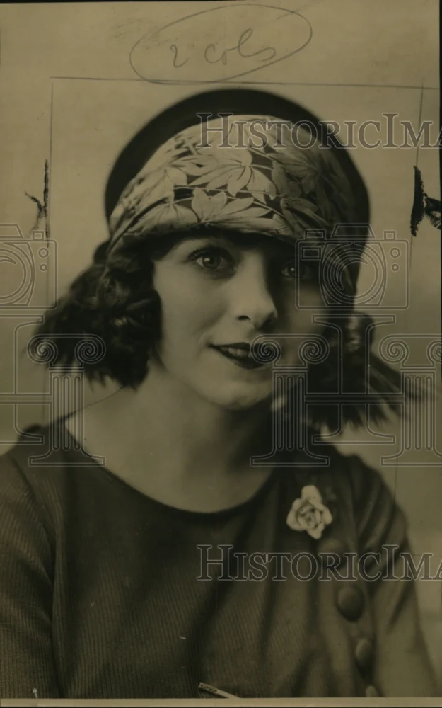 1926 Press Photo Violet Oliver of California - neo04984