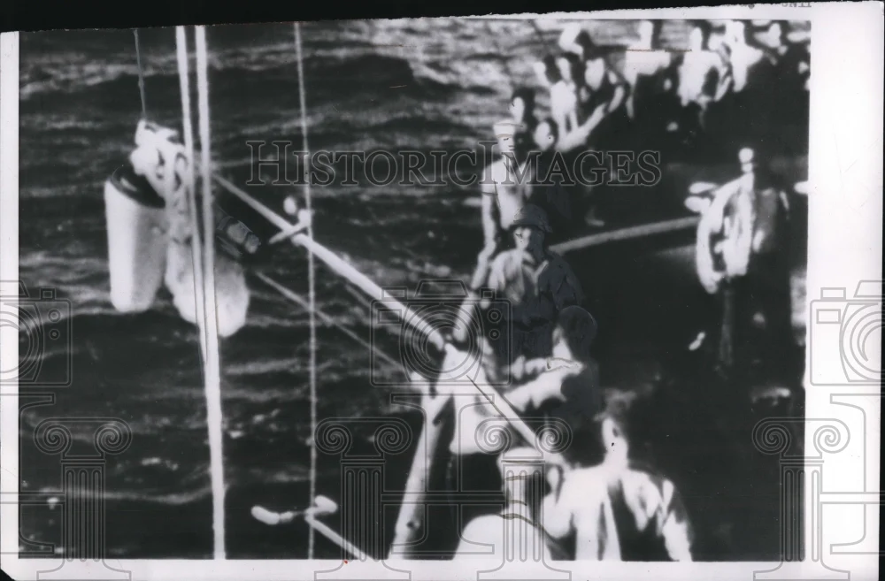 1957 Press Photo Jupiter Missile Recovered After Successful Test Firing