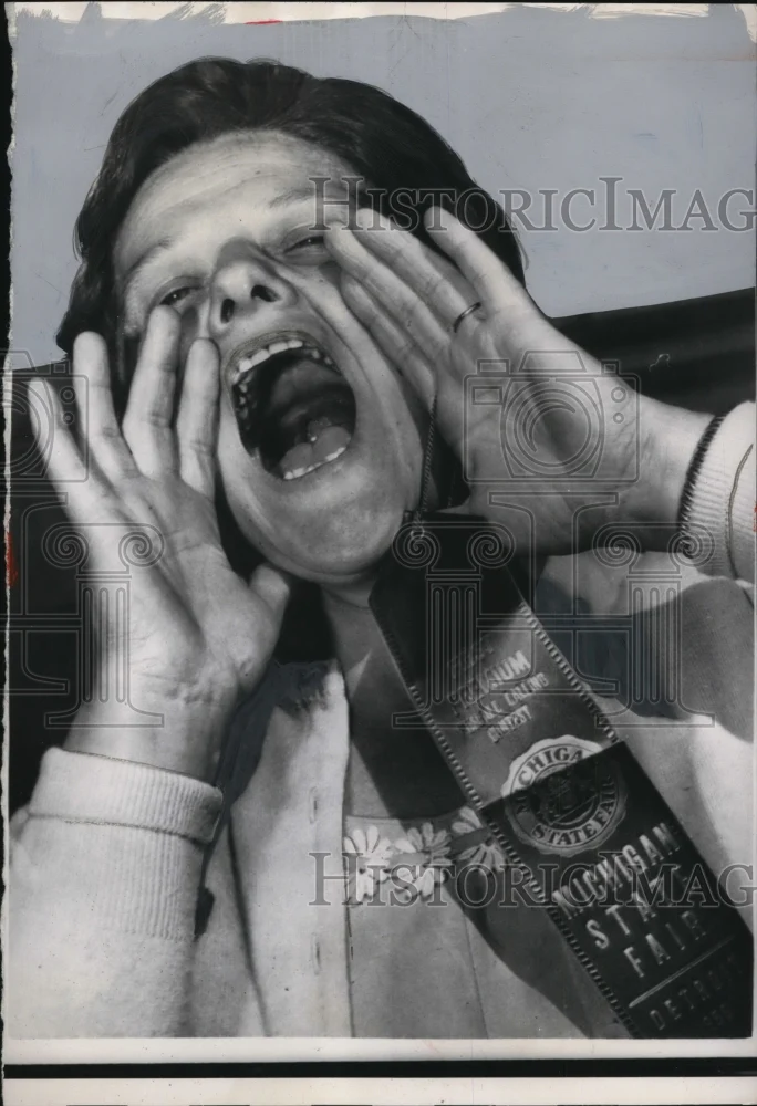 1956 Press Photo Mrs. George Seidelman, Husband Caller at Michigan State Fair