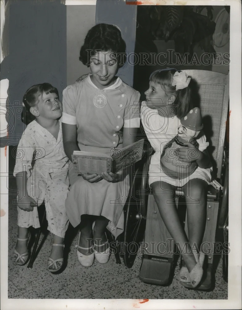 1955 Press Photo Fairview Park Hospital Janis Beveridge, Joanne Howath,