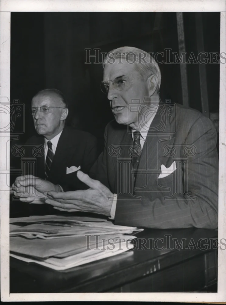 1944 Press Photo Cilliam C. Clayton Seeks to Curb Merchants' Sales of War Mat.