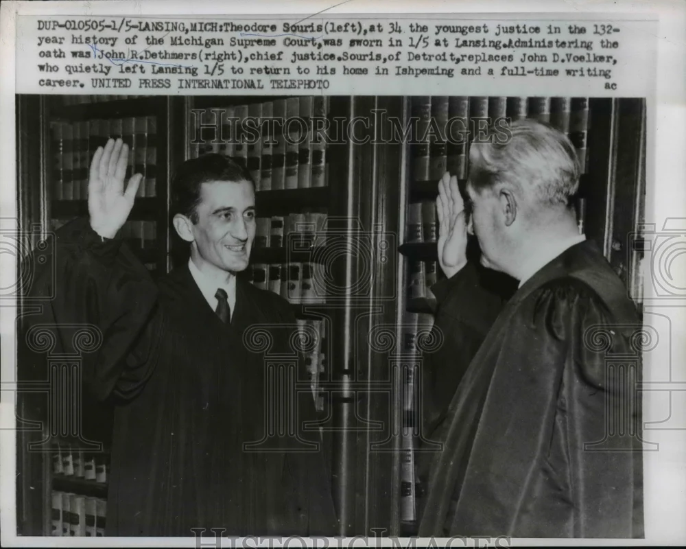 1960 Press Photo Theodore Souris And Chief Justice John Dethmers - nep04223