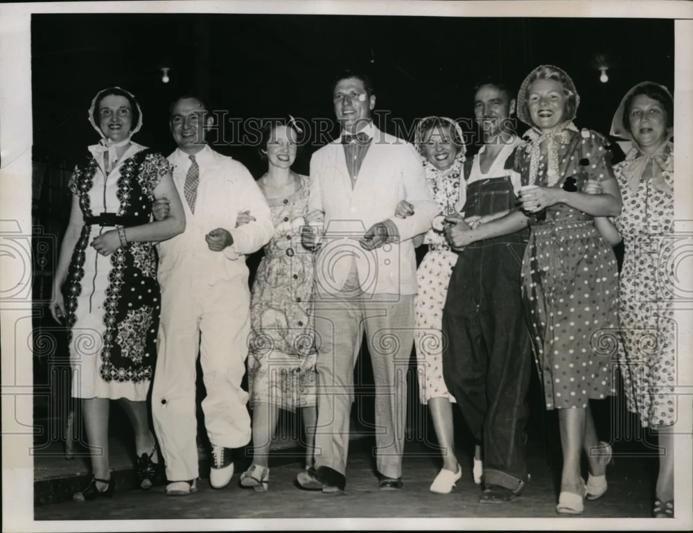 1938 Press Photo Eugene Casey & Guests at Davey John Lewis Barn Warm Rally