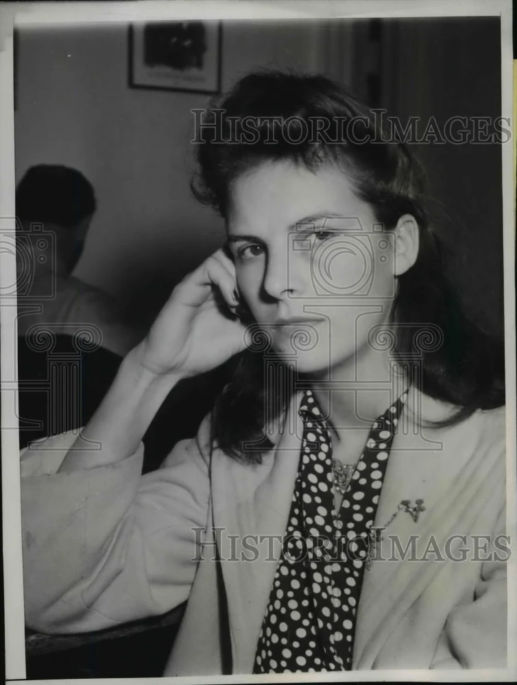 1944 Press Photo Mrs. Vernadeyne Yorks Charged with Abandoning 15-Month Twins