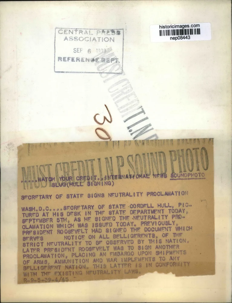 1939 Press Photo Secy of State Cordell Signs Neutrality Proclamation - nep08443 - Image 2