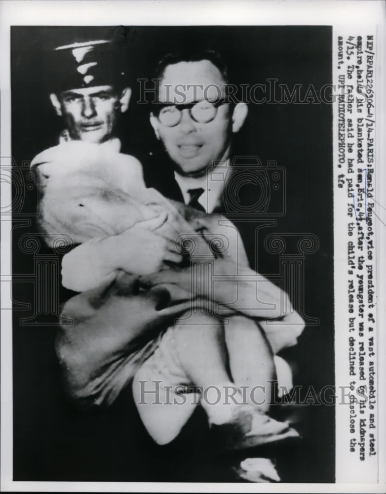 1960 Press Photo Ronald Peugeot Holds Kidnapped Son Eric After His Release