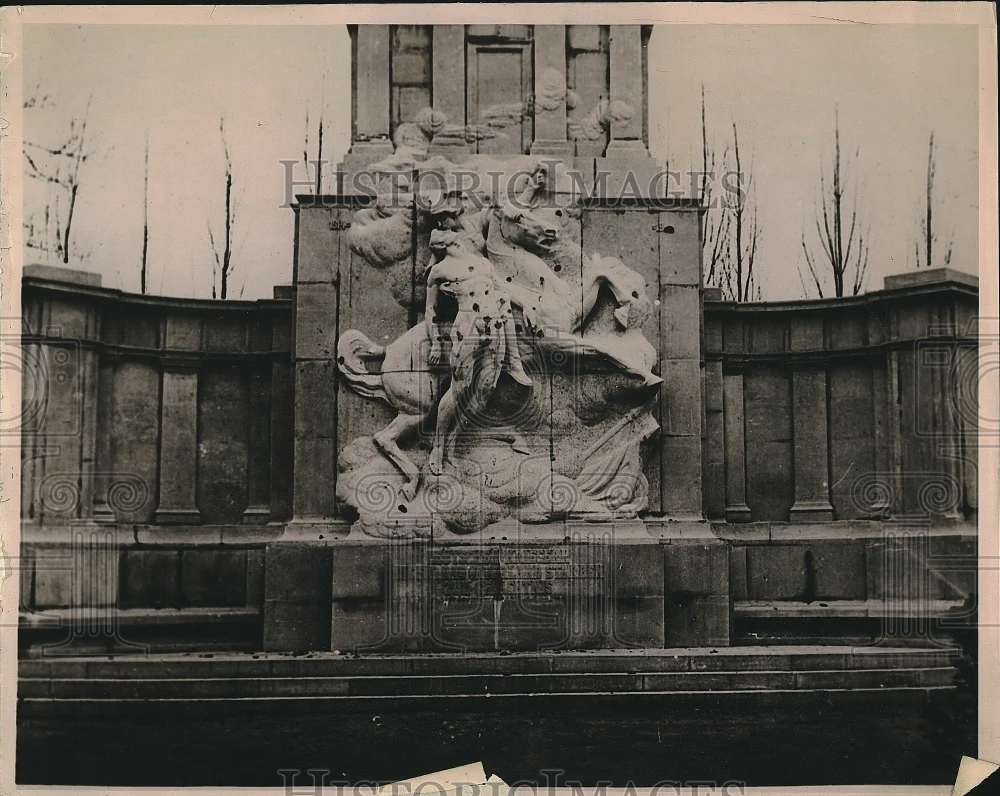 1919 WWI Press Photo German Cemetery Monument Destroyed by Citizens of Lille