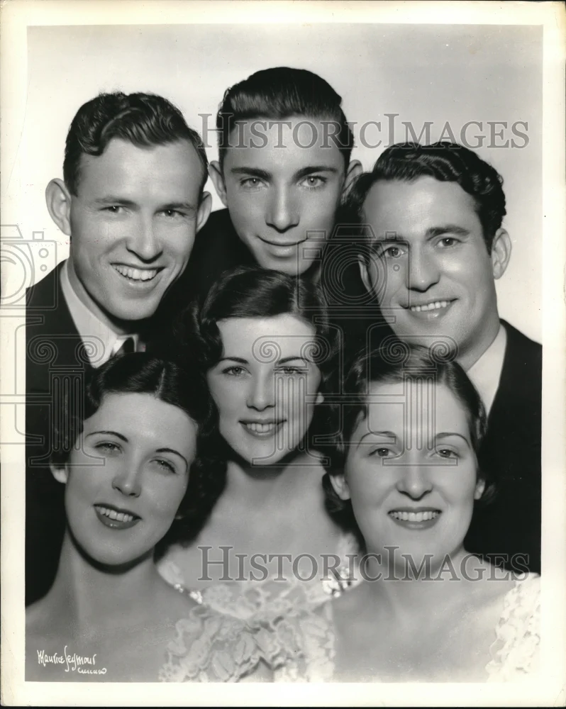1935 Press Photo Evelyn, Pauline and Marge Morin with Curly Bradley,