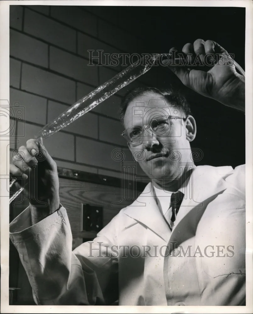 1952 Press Photo Pittsburgh Pa Westinghouse Labs Harry Barker & liver device