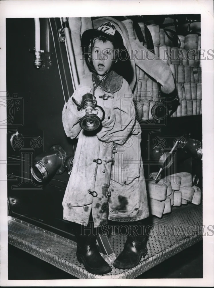 1952 Press Photo Tommy Engelman, guest of LA Engine Company No. 7
