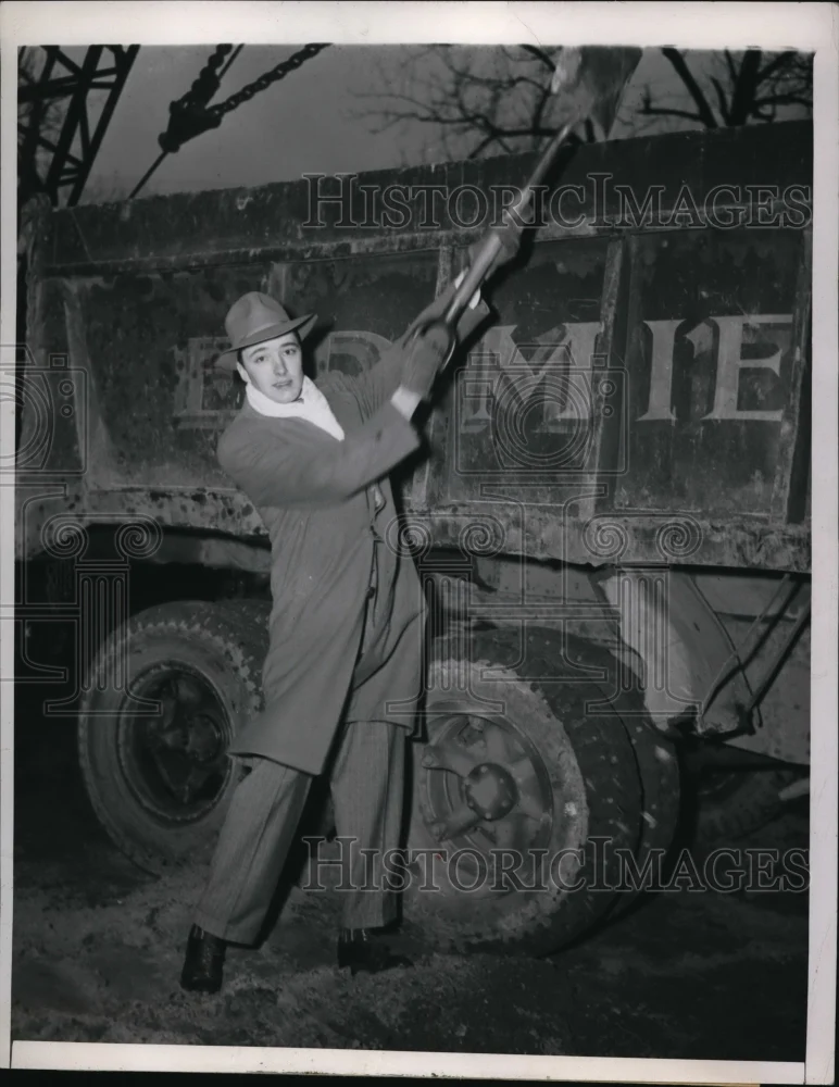 1945 Press Photo Chicago Thomas Bircus Naval flying cadet discharged