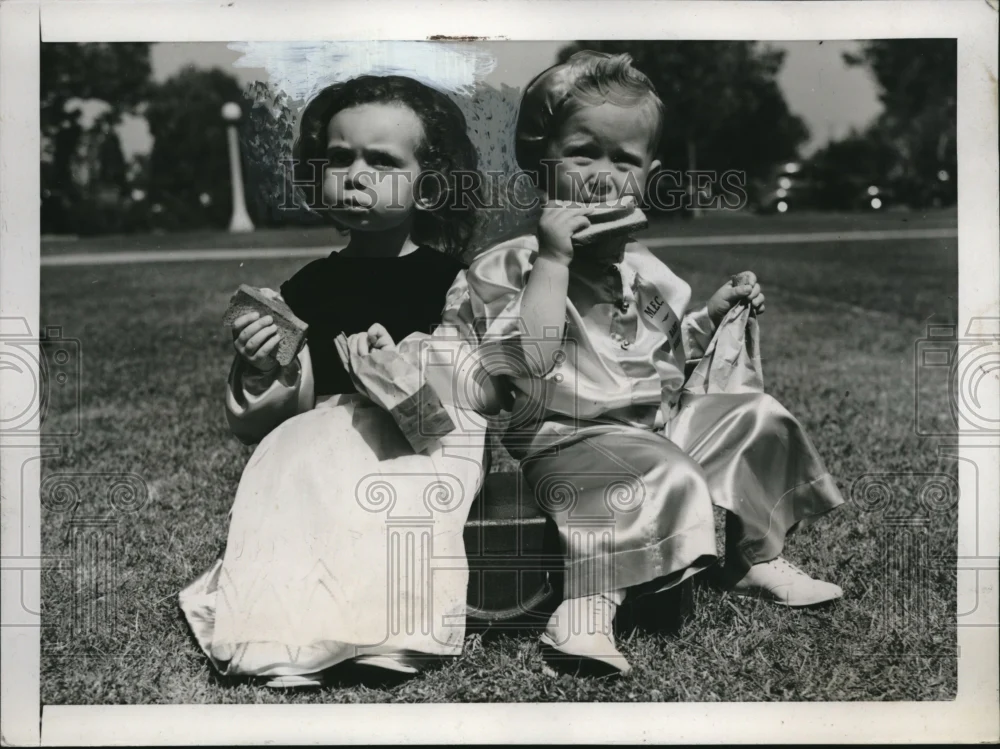 1938 Press Photo LA Calif Carol Ann Saunders & Jerry Jay Mook baby parade
