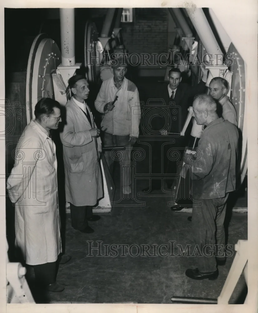 1948 Press Photo Berlin Germany Hugo Oeser at Knorr factory for macaroni